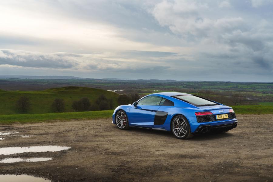  Audi R8 V10 2019 года  (UK) (фото 9 из 79)
